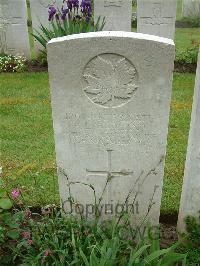 Etaples Military Cemetery - Wadland, Henry Lawrence